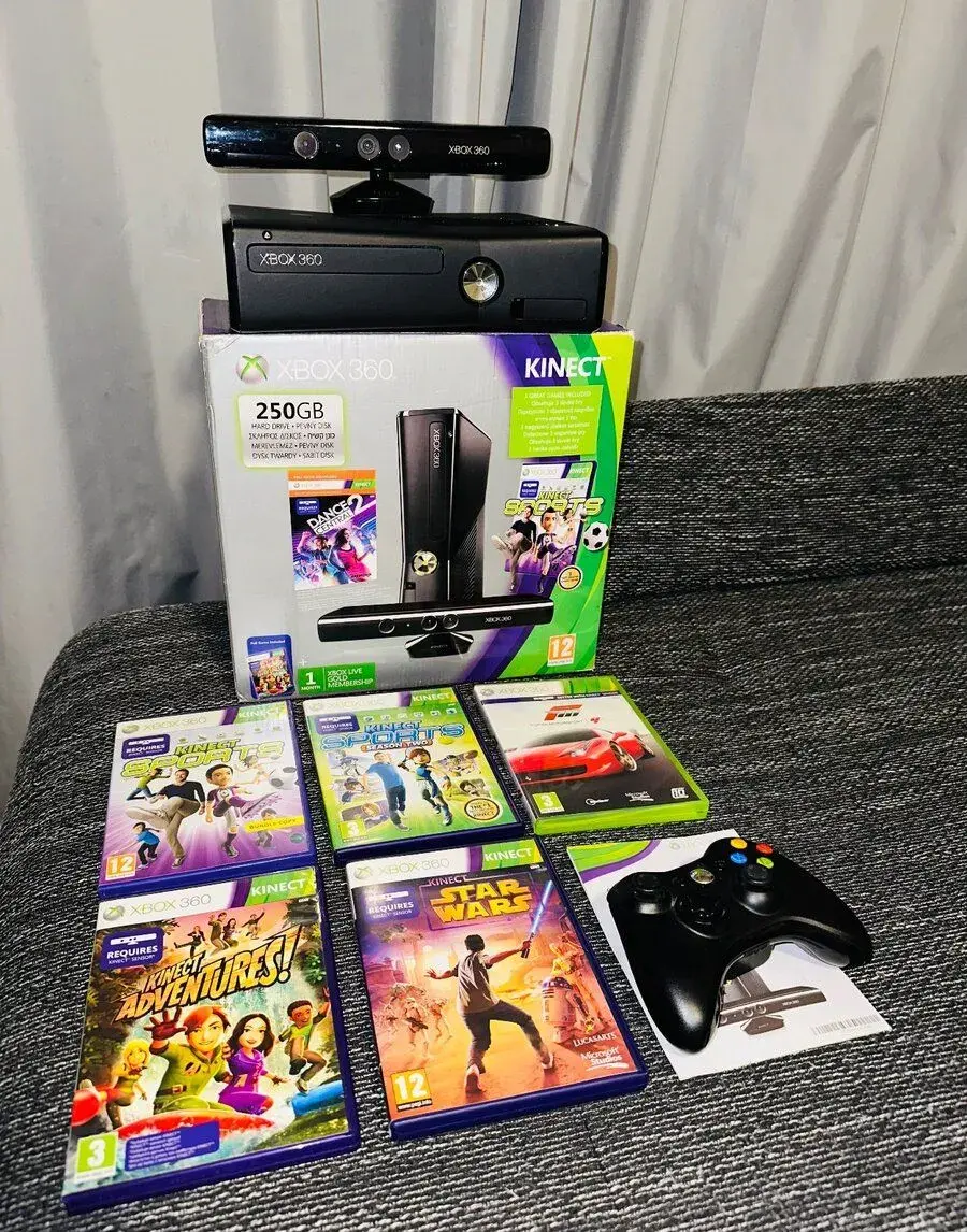 Xbox 360 Slim 250GB - kompletní set, Kinect, 5 her, krabice