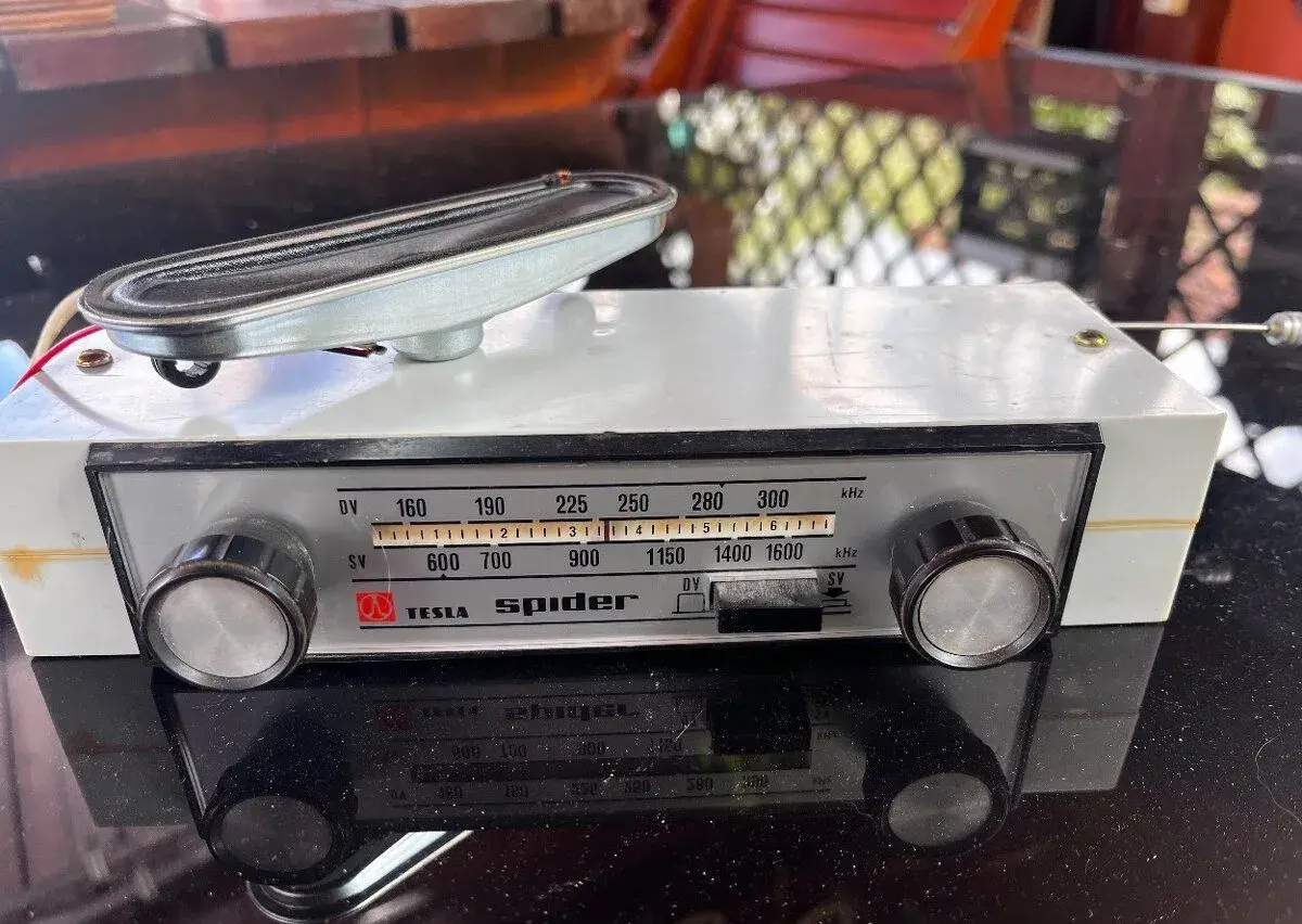 autoradio do škody 1000