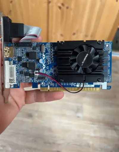 Grafická karta Gigabyte GeForce 210 1GB HDMI/DVI/VGA