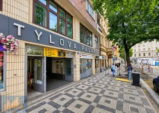 Obchodní prostor v zavedené Tylově pasáži – ideální pro služ