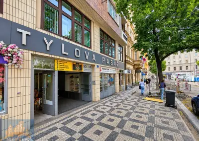 Obchodní prostor v zavedené Tylově pasáži – ideální pro služ