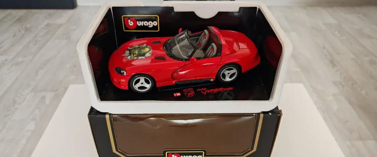 BBURAGO 1:18 Dodge Viper RT/10 Top
