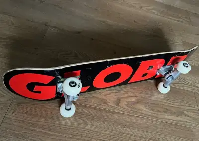 Skateboard Globe