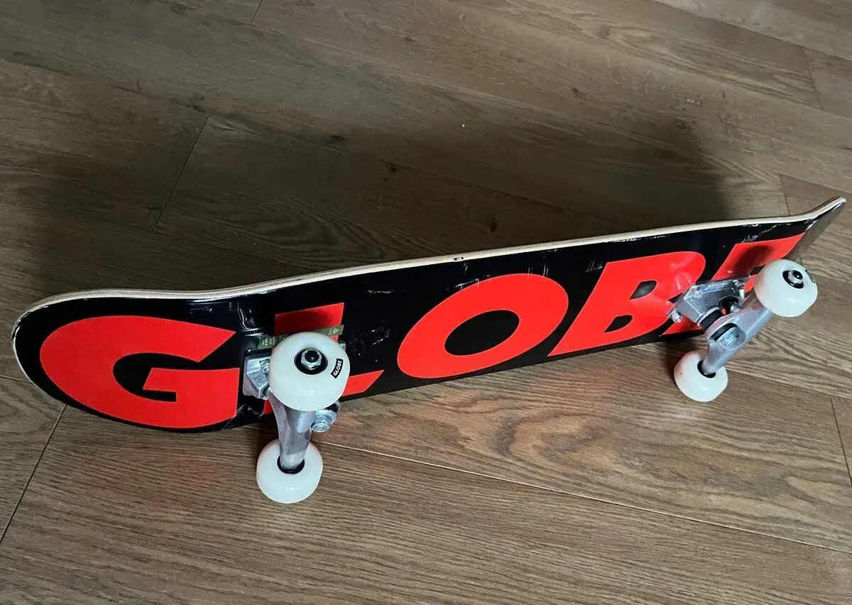 Skateboard Globe