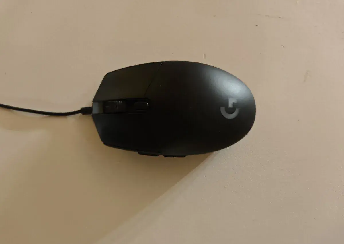 Logitech g203