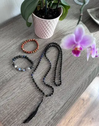 Náhrdelník a náramky z kamenů