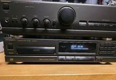 Sestava Technics. Zesilovač SU-500, CD SL-PG340