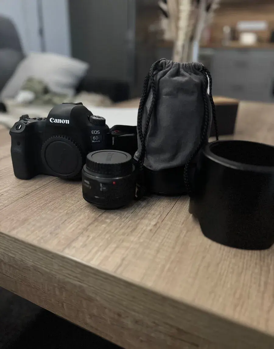 Canon EOS 6D Mark II + Canon EF 24–70mm f/2.8 L USM