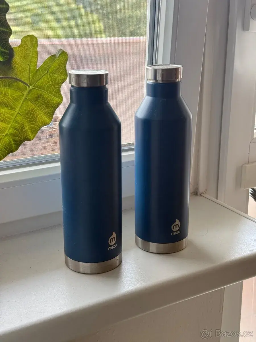 Ttermoska Mizu V8 750 ml Enduro Blue, výborný stav