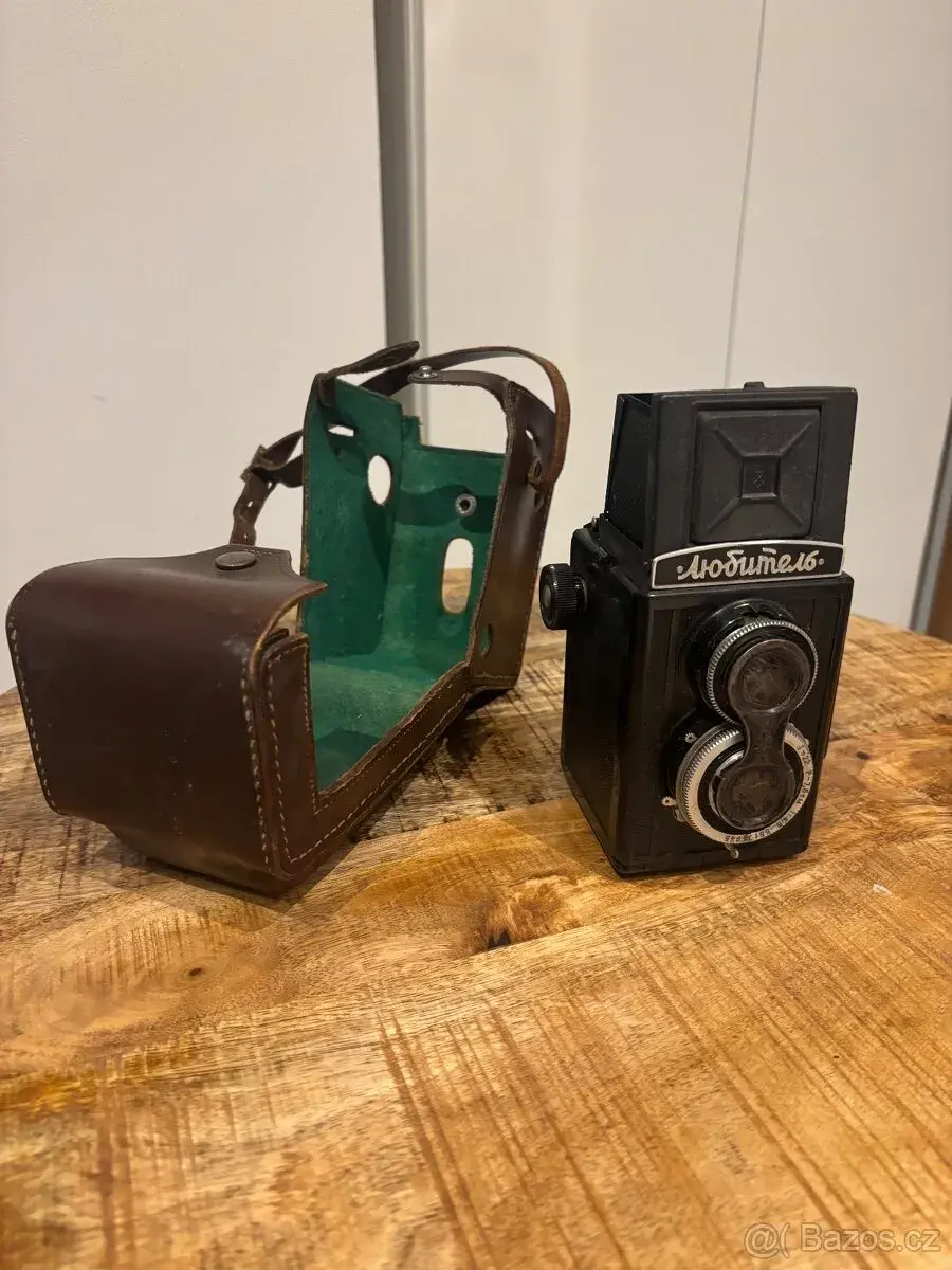 Dvoukomorový fotoaparát Lubitel