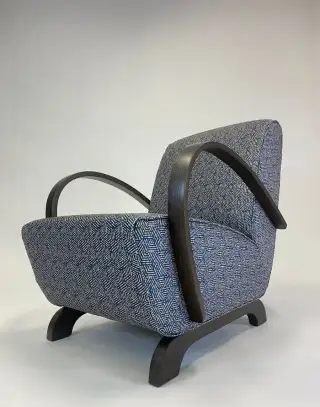 Krásné křeslo Halabala po kompletní renovaci