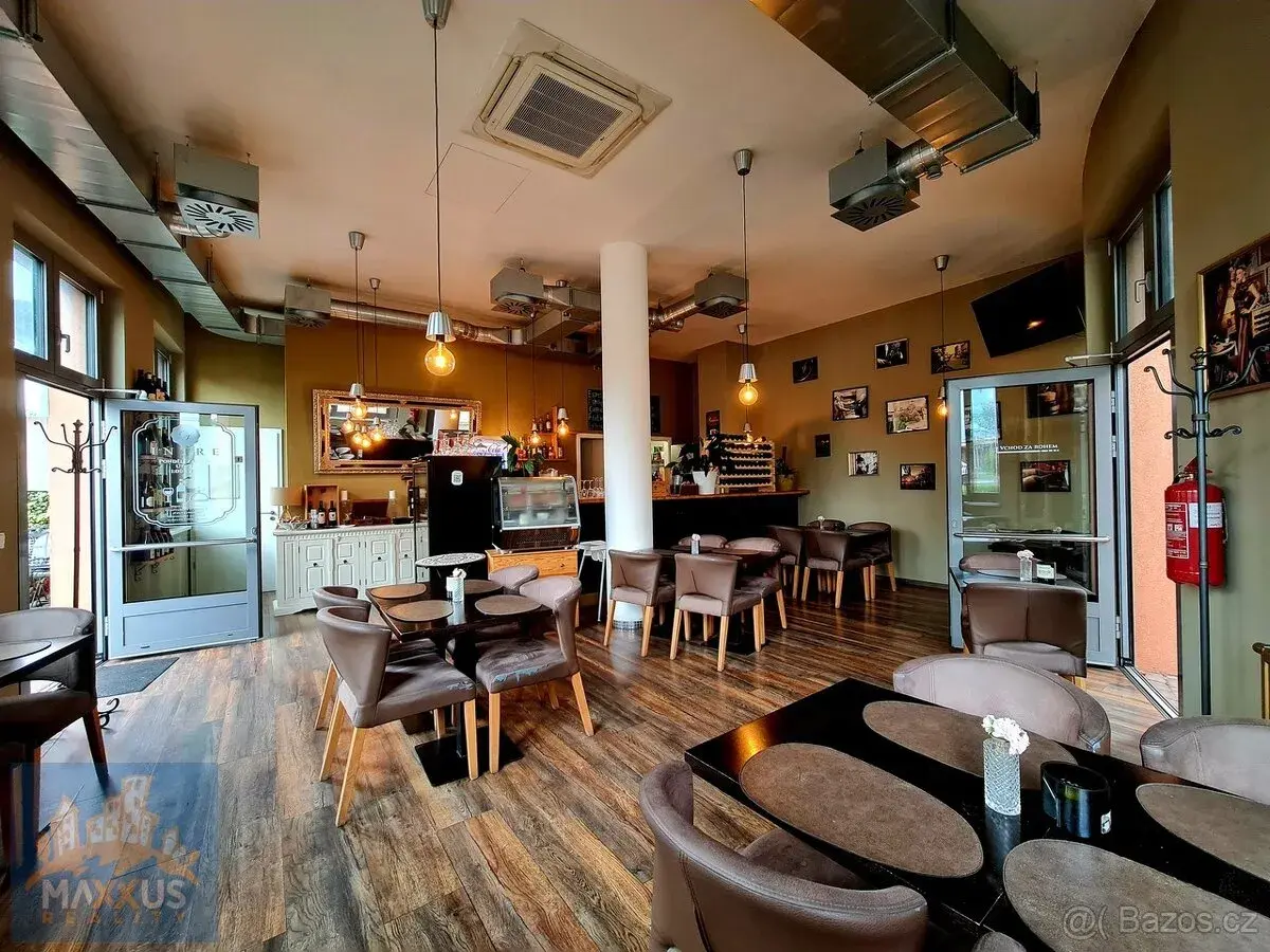 Pronájem restaurace / kavárny (82 m2), Praha 8 - Kobylisy, Č