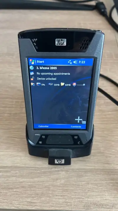 HP iPAQ hx4700 s příslušenstvím