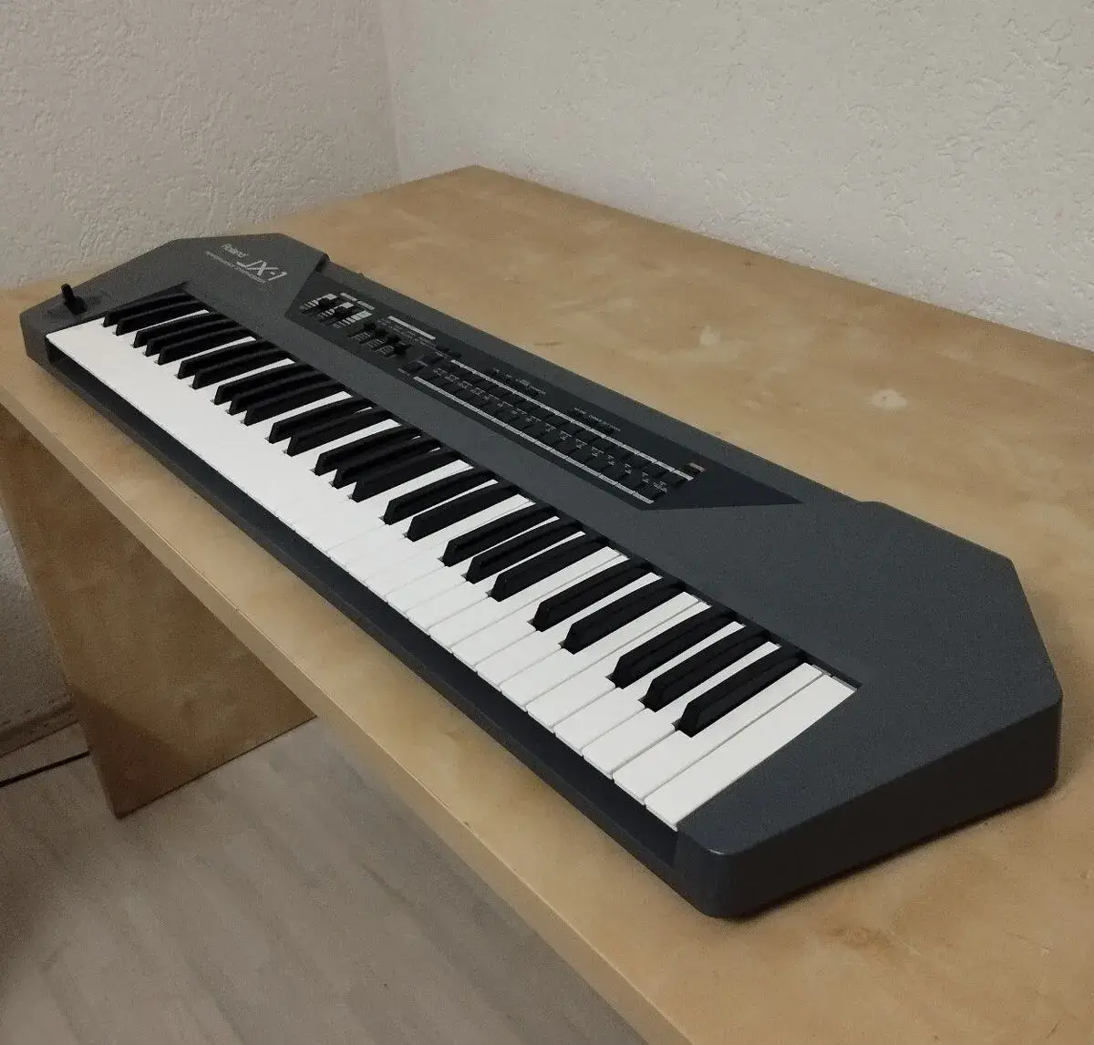 Roland JX-1