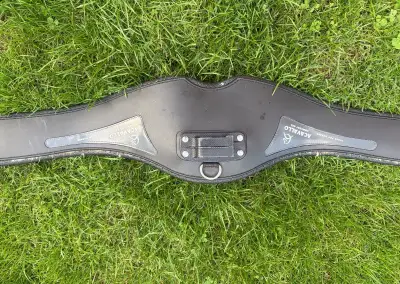 ACAVALLO podbřišník s gelem, délka 140cm, černý