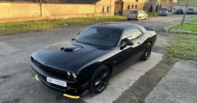 Dodge Challenger SHAKER 5.7 V8 – autopůjčovna
