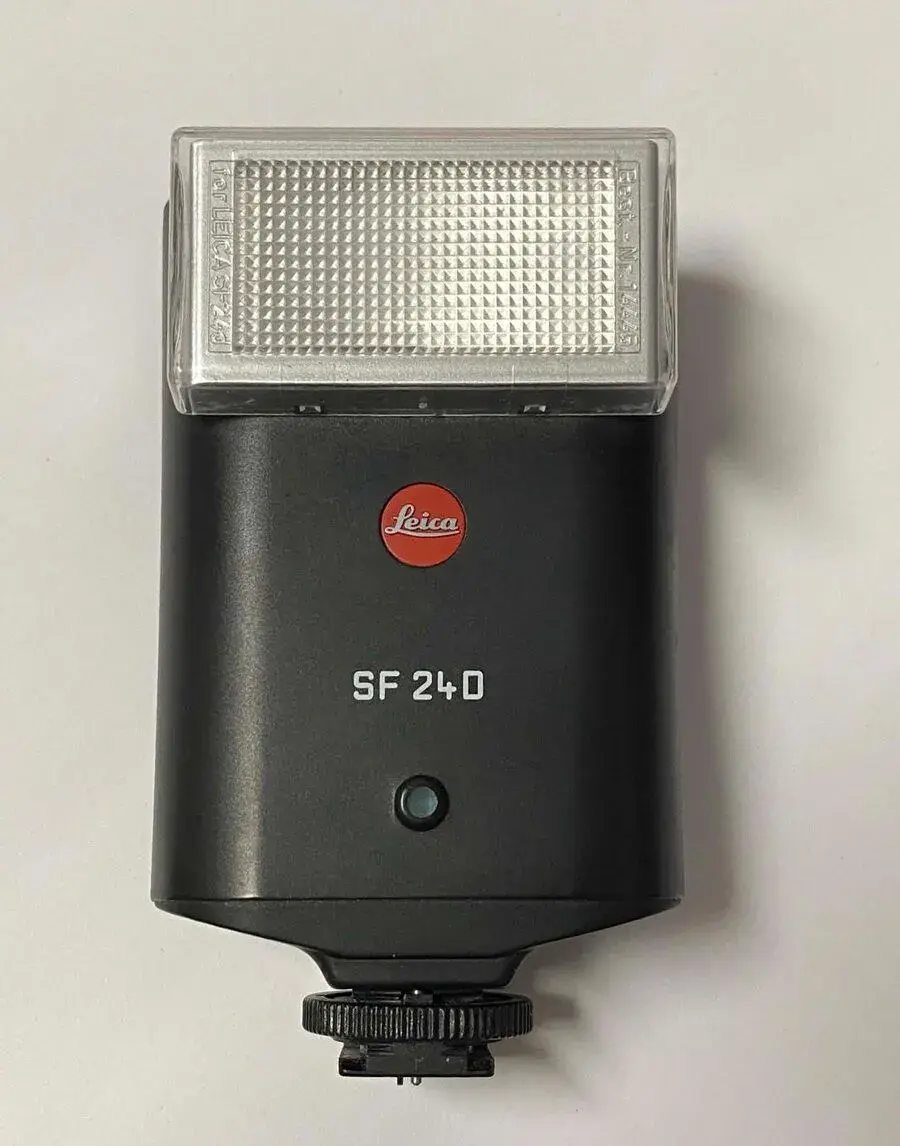 Blesk Leica SF24D