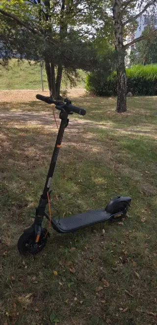Elektrokolobĕžka Segway-Ninebot Kickscooter F2 Pro (2024)