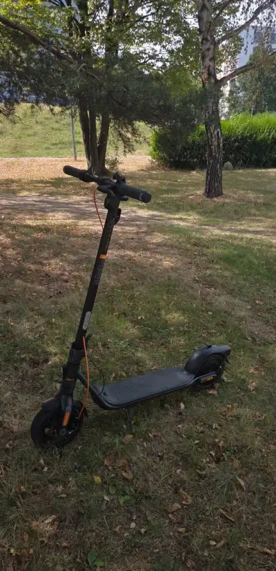 Elektrokolobĕžka Segway-Ninebot Kickscooter F2 Pro (2024)