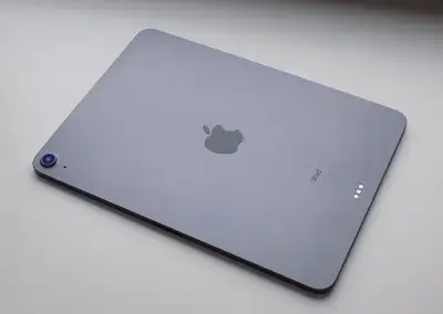 Apple iPad Air 4 10,9" 64GB Wi-Fi Vesmírně šedý - 100% BAT.
