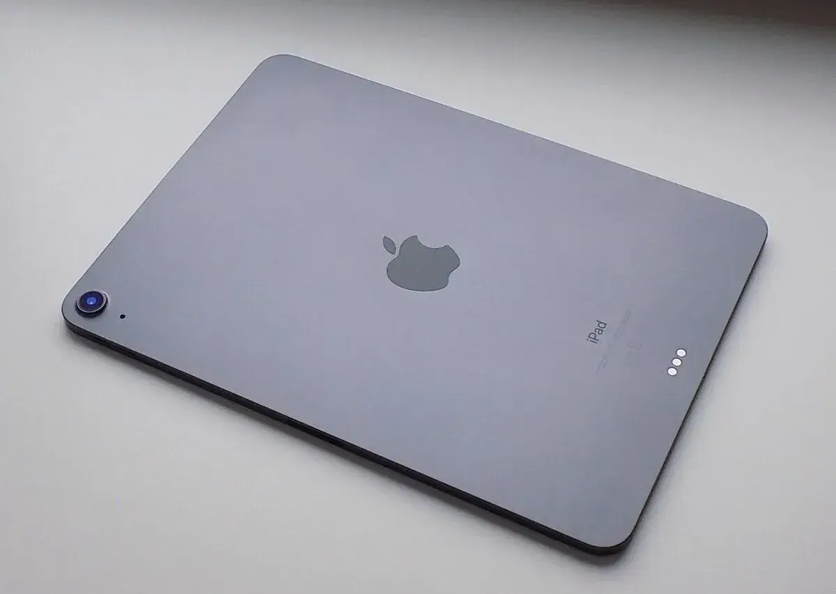 Apple iPad Air 4 10,9" 64GB Wi-Fi Vesmírně šedý - 100% BAT.