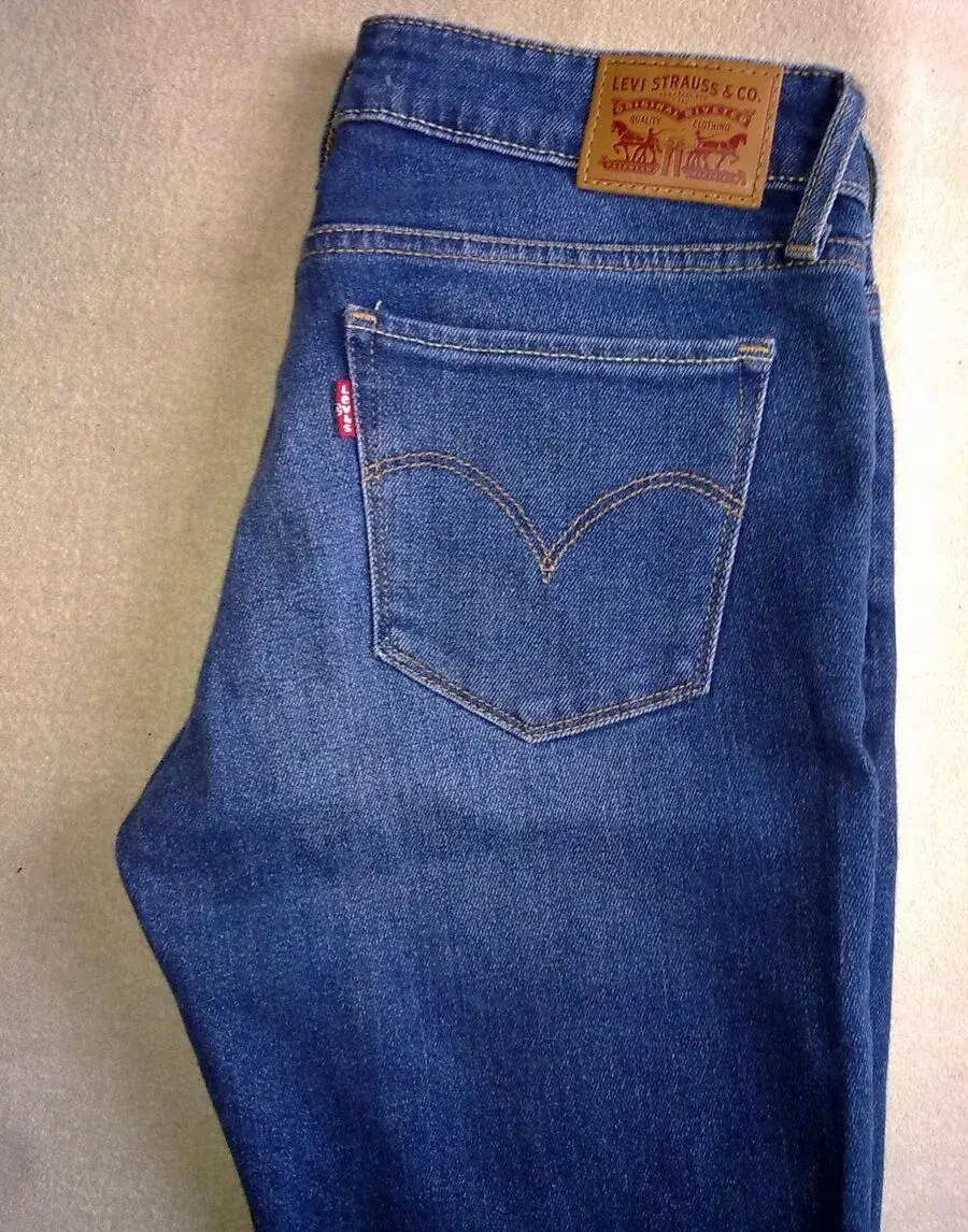 Levis 711