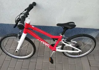 Woom 4 červené jako nové