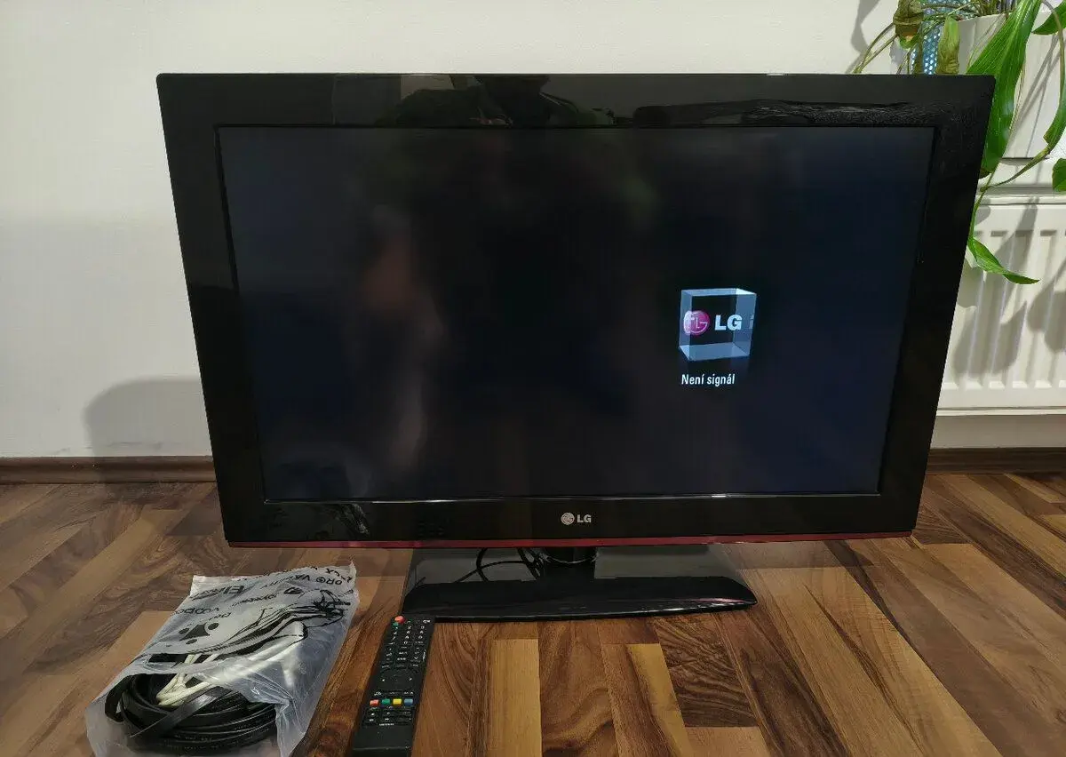 TV LG úhlopříčka 32"
