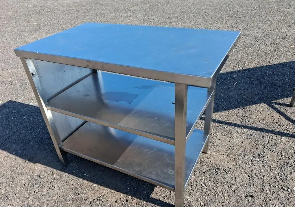Nerezový stůl 105x60x85-90 cm s 2x sp. polici