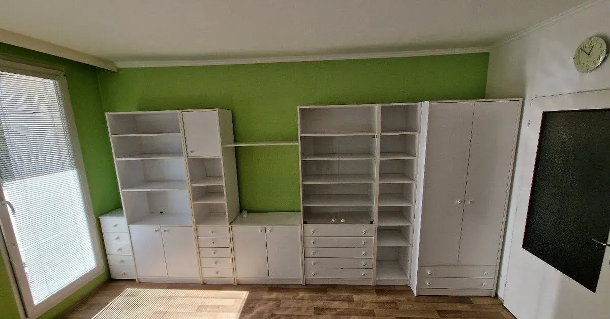 Daruji skříně, regály a police za odvoz