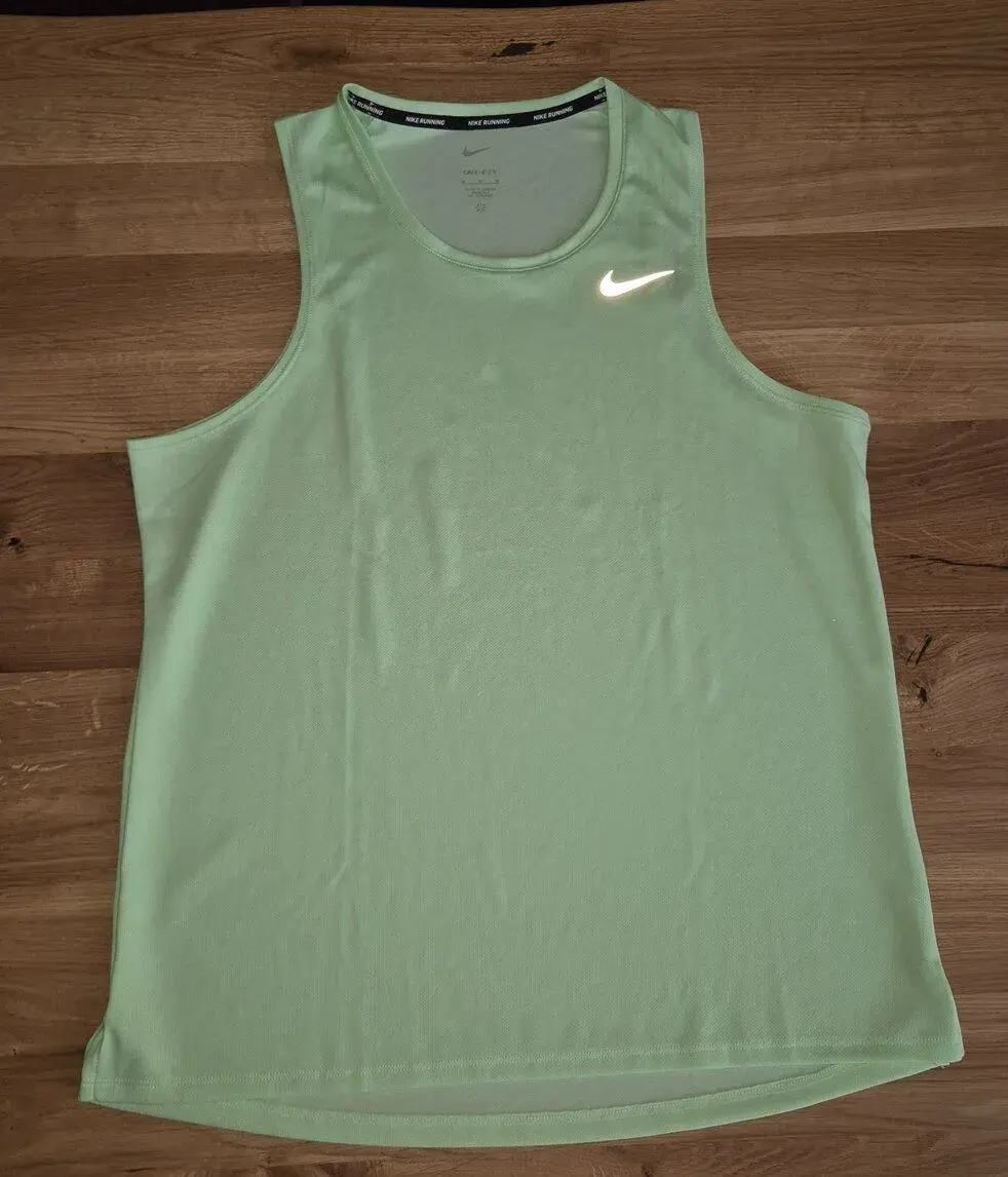 Adidas, Nike, AlpinePro.