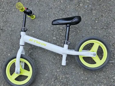 Odrážedlo B TWIN