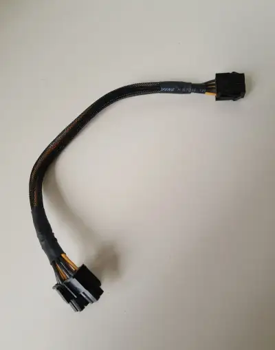 AKASA redukce napájení z 8Pin na 8Pin/2x4Pin, 30cm