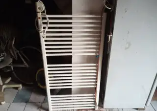 Žebříkový radiátor s topným tělesem na 230 v