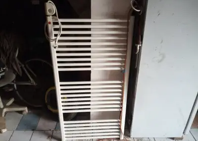 Žebříkový radiátor s topným tělesem na 230 v