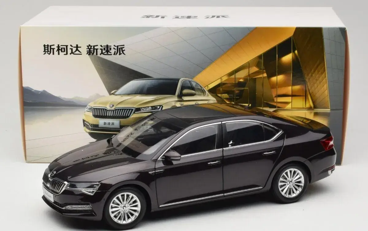 Škoda Superb 1:18 Paudi