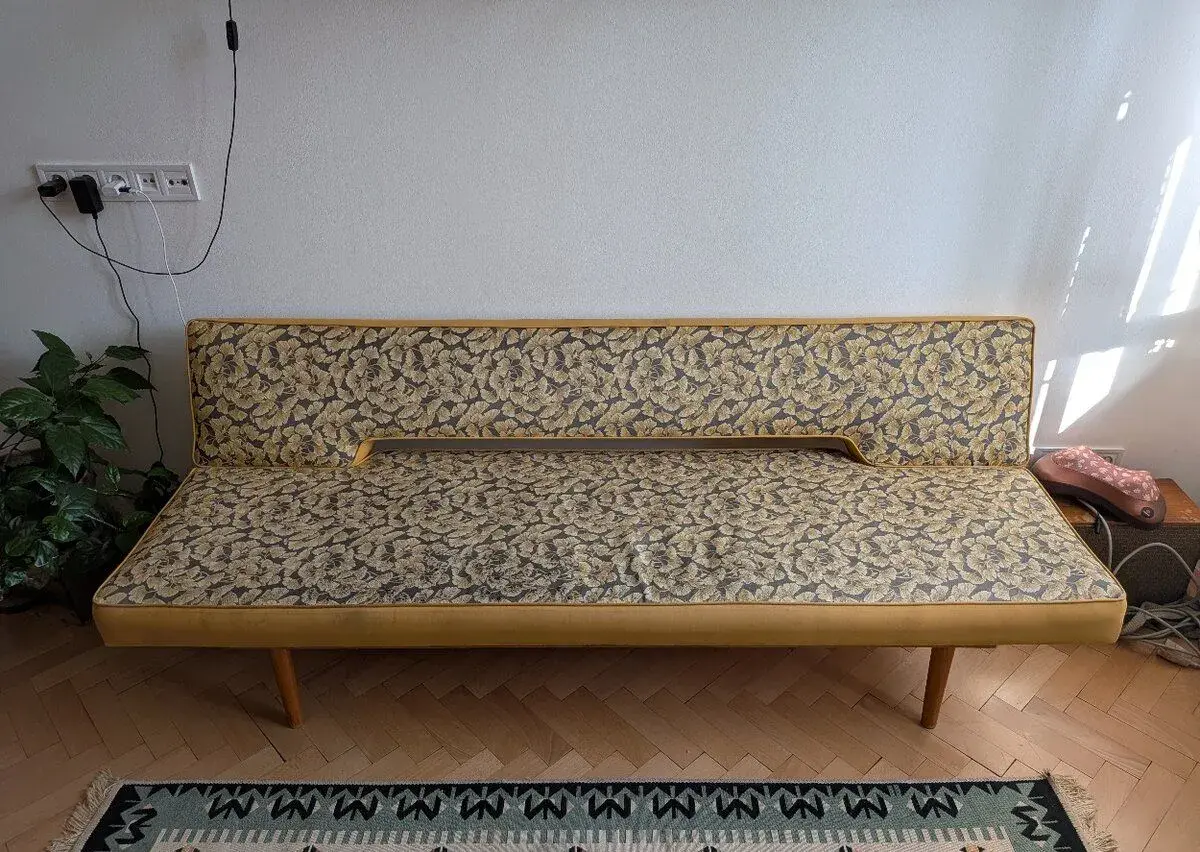 Ikonické kanape 60. léta – bruselský styl (M. Navrátil)