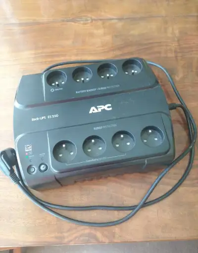 Záložní zdroj APC Back - UPS ES 55/