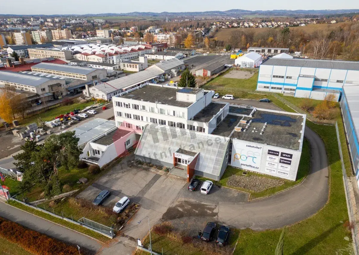 Pronájem komerčních prostor - hala / sklad - 180 m2 - Tábor