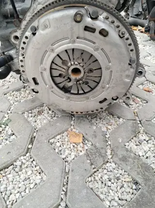 Spojkova sada LUK 1,9 tdi 74kw malo jetá