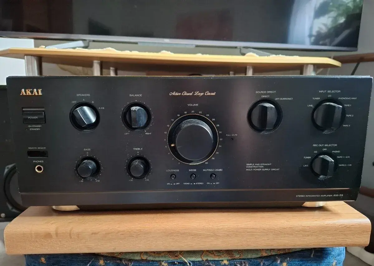 Zesilovač Akai AM 59