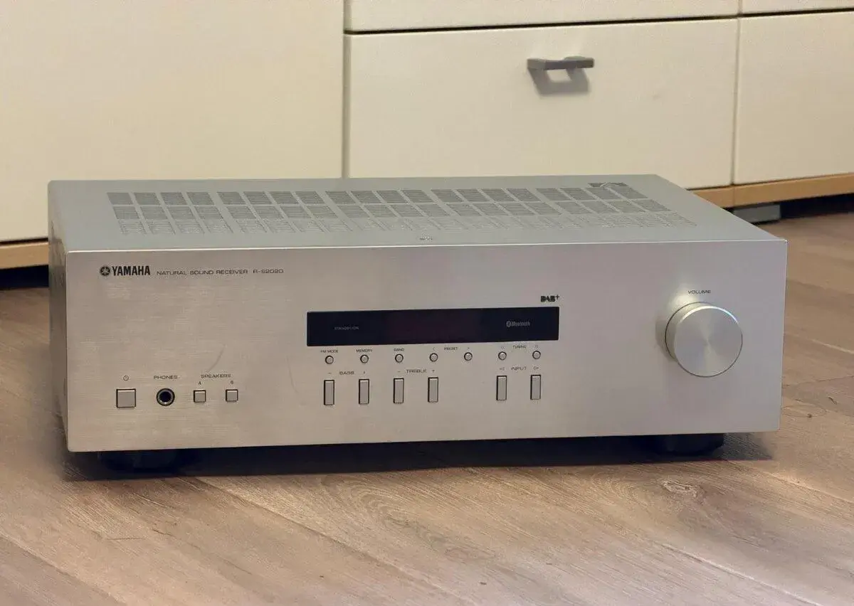 Receiver YAMAHA R-S202D stříbrný