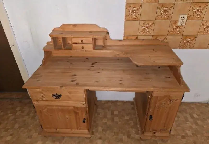 Psací stůl - masivní dřevo, borovice