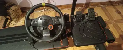 Logitech Driving Force GT (Volant a pedály)