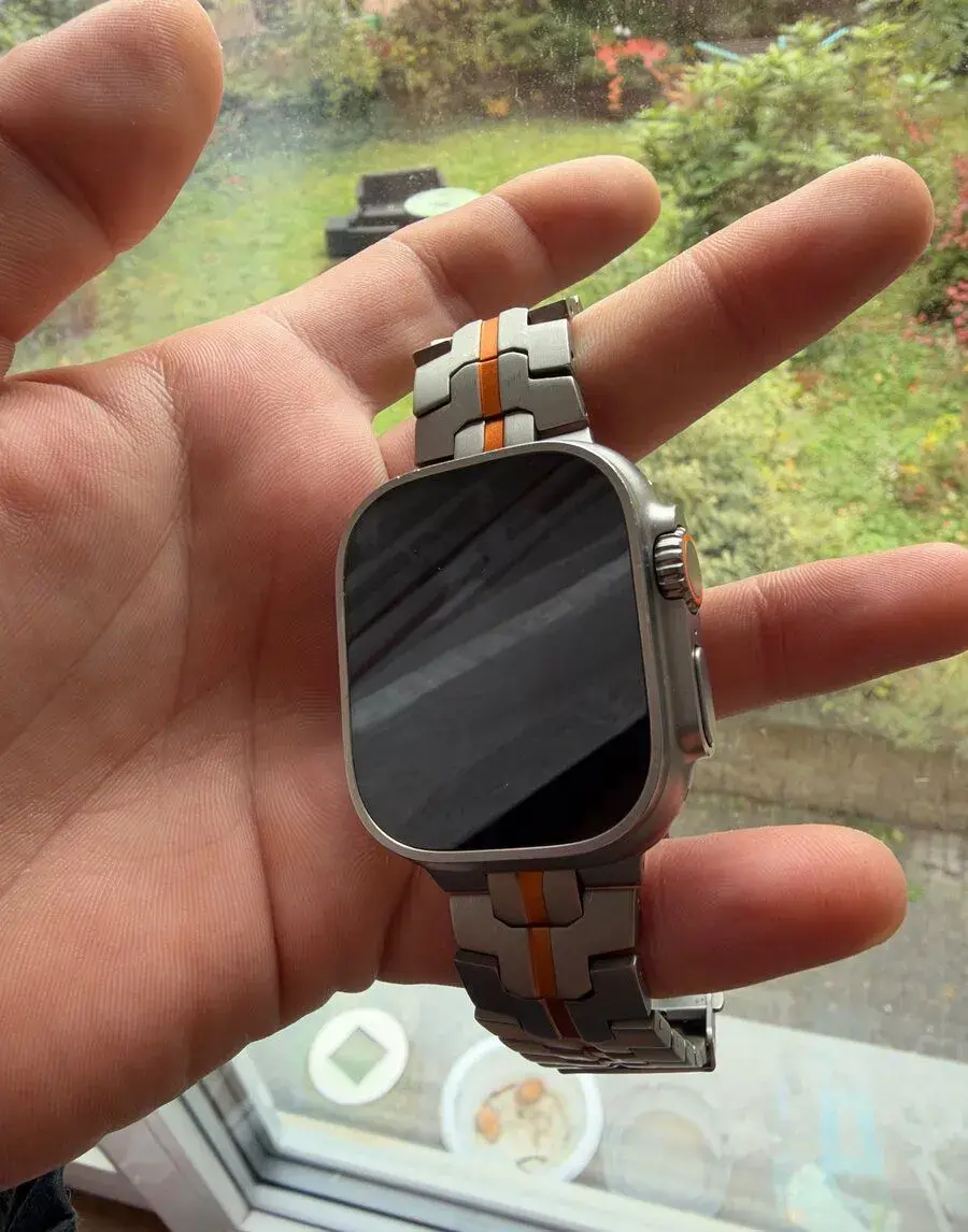 Apple Watch Ultra 49 mm Titanium – GPS + LTE – kovový tah