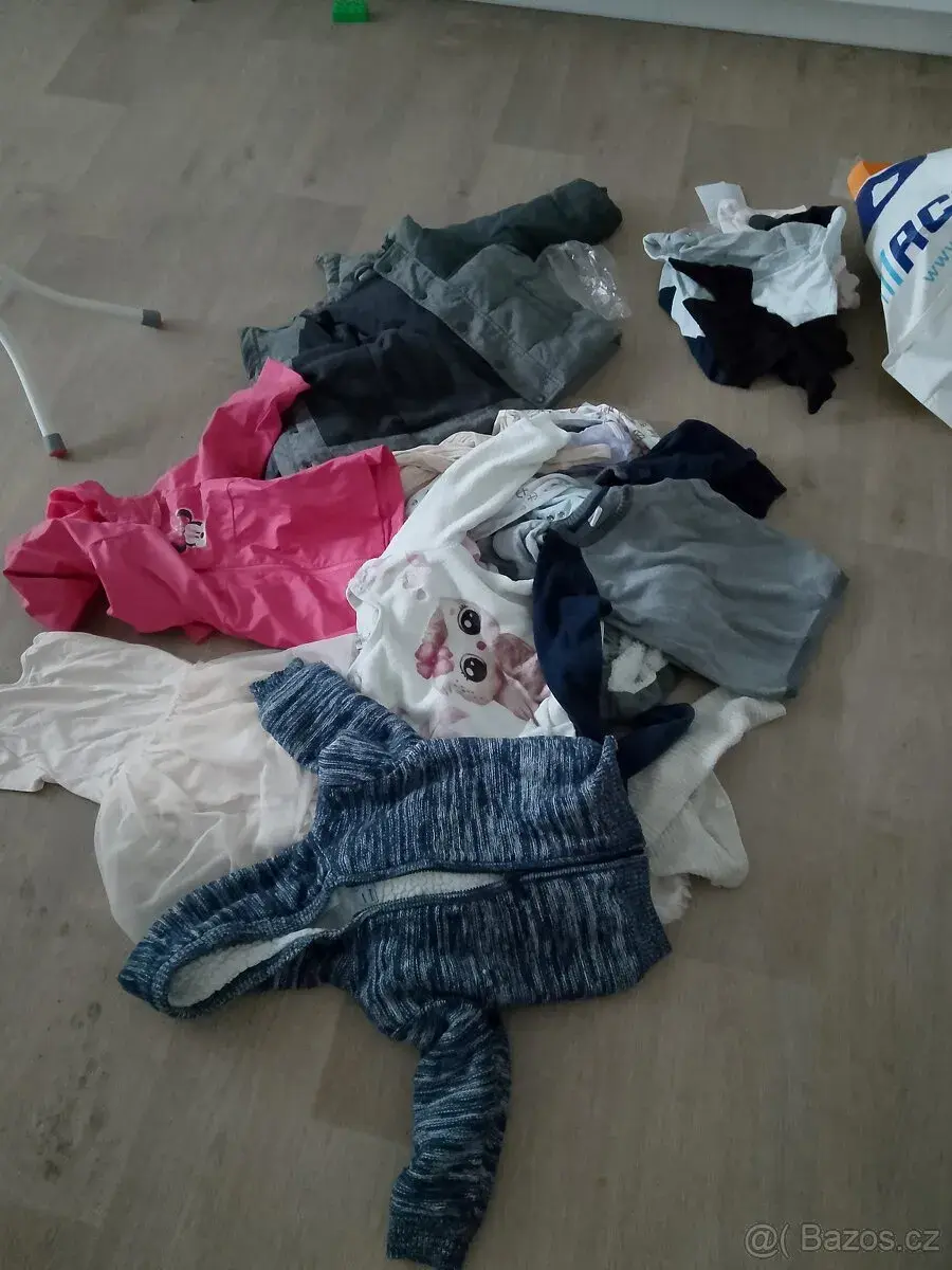 Hromada oblečení