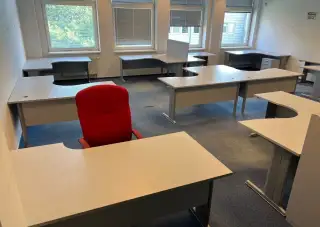 Pracovní kancelářské stoly 160x160x75. Více ks. Top stav