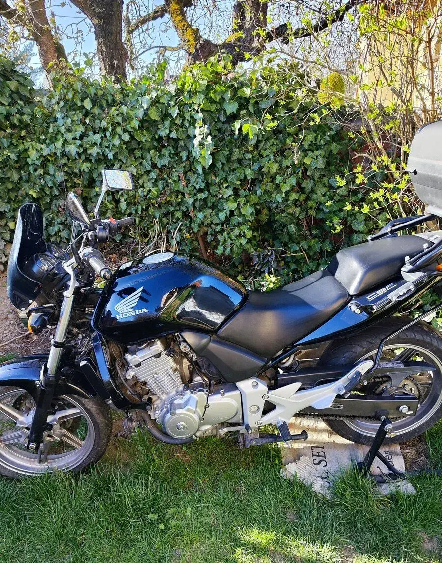 Honda CBF 500 r. v. 2005