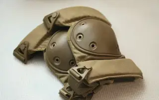 Chrániče kolen ALTA Contour LOK Coyote Brown