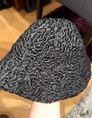 Persiánový klobouk 58 cm, krásně sedí